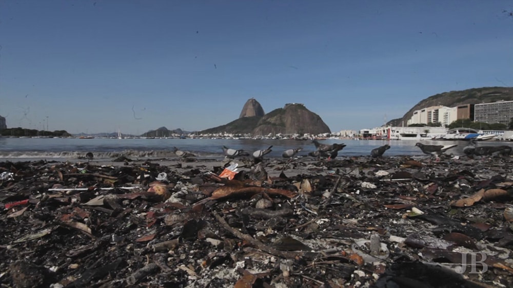 Baía de Guanabara poluída